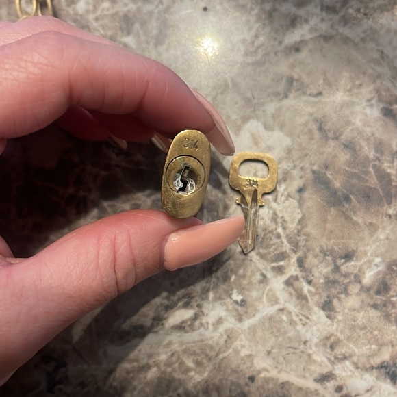 Louis Vuitton lock and key - Picture 3 of 4